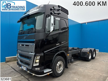 Caminhão chassi VOLVO FH16 750