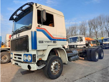 Caminhão chassi VOLVO F12