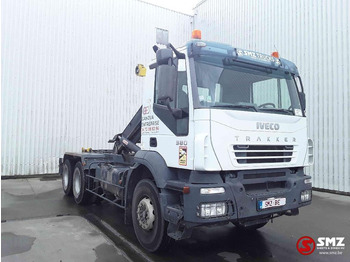 Caminhão transportador de contêineres/ Caixa móvel IVECO Trakker
