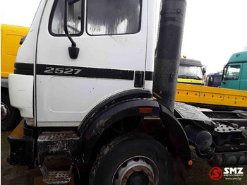 Caminhão chassi Mercedes-Benz 2527 6x4motor slecht: foto 3