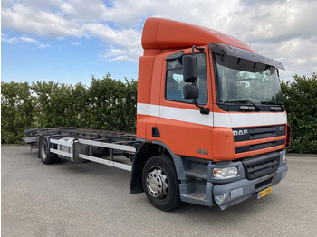 Caminhão chassi DAF CF 65 180