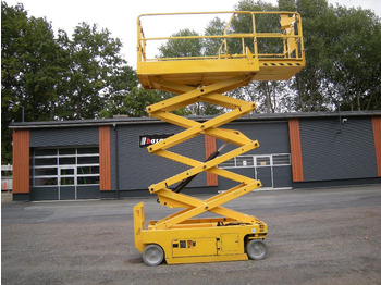 Caminhão com plataforma aérea GENIE GS2646