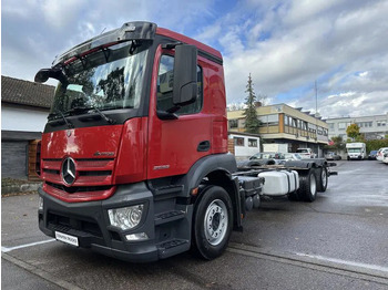 Caminhão chassi MERCEDES-BENZ