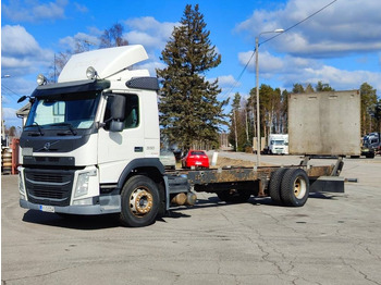 Caminhão chassi VOLVO FM11