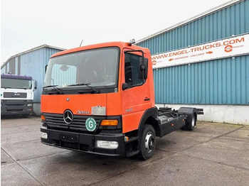 Caminhão chassi MERCEDES-BENZ Atego 823