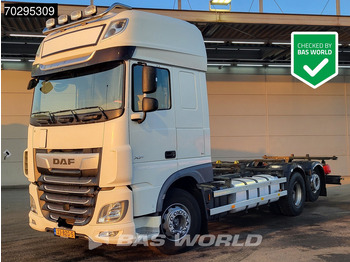 Caminhão transportador de contêineres/ Caixa móvel DAF XF 450