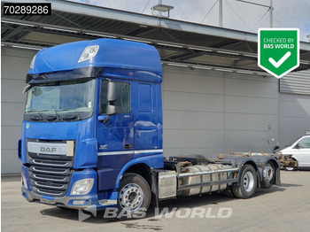 Caminhão transportador de contêineres/ Caixa móvel DAF XF 460