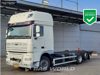 Caminhão transportador de contêineres/ Caixa móvel DAF XF 105 460