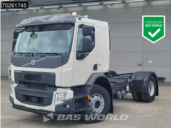 Caminhão chassi VOLVO FE 320