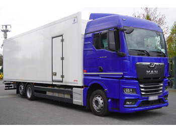 Caminhão furgão MAN TGX 26.400