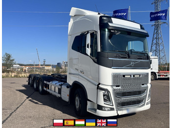 Caminhão chassi VOLVO FH