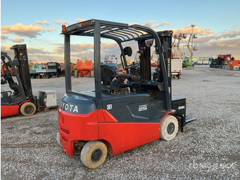 Empilhadeira elétrica 2013 Toyota 8FBMT25 Electric Forklift: foto 4 Empilhadeira elétrica 2013 Toyota 8FBMT25 Electric Forklift: foto 4