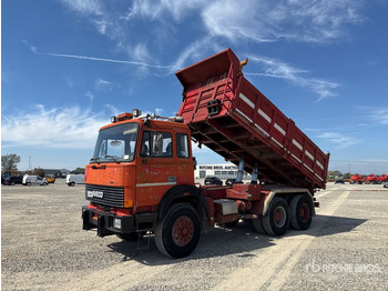 Caminhão basculante IVECO
