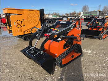 Mini carregadeira de esteiras