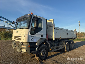 Caminhão basculante IVECO Trakker