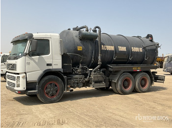 Caminhão limpa fossa VOLVO FM 400