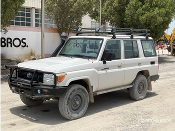 SUV 2018 Toyota Land Cruiser 76L 4x4 SUV: foto 2
