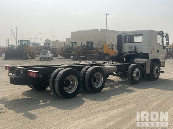 Caminhão chassi nuevo 2022 XCMG XGA3310D6SEX 8x4 Twin-Steer (Unused) Cab & Chassis: foto 3 Caminhão chassi nuevo 2022 XCMG XGA3310D6SEX 8x4 Twin-Steer (Unused) Cab & Chassis: foto 3