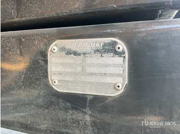 Escavadeira de rodas HYUNDAI