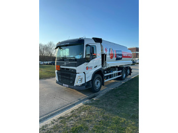 Caminhão tanque VOLVO FM