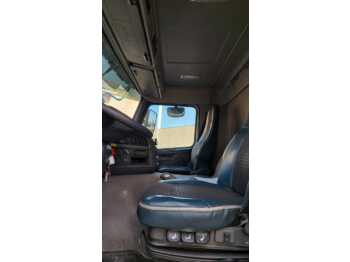 Fotografia de interior 1: Caminhão tanque Volvo FMFH