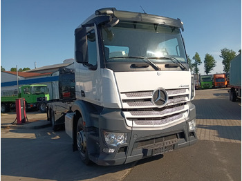 Caminhão chassi MERCEDES-BENZ