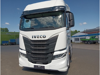 Locação de  Iveco S-WAY AS440 P490 INTARDERSpoilerStandklima 2xTan Iveco S-WAY AS440 P490 INTARDERSpoilerStandklima 2xTan: foto 5