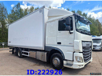 Caminhão isotérmico DAF XF 106 440