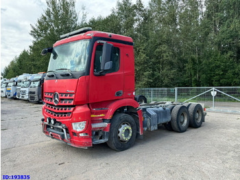 Caminhão chassi MERCEDES-BENZ Arocs