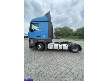 Tractor MERCEDES-BENZ Actros 1842