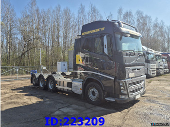 Caminhão chassi VOLVO FH16 750