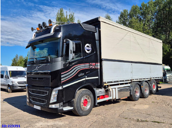 Caminhão com lona VOLVO FH16 750