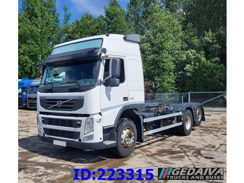 Caminhão chassi VOLVO FM 500