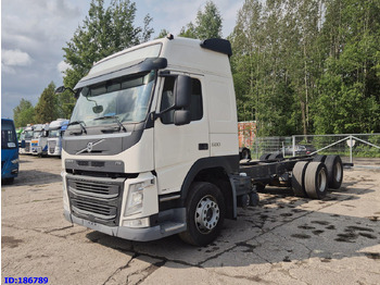 Caminhão chassi VOLVO FM13 500