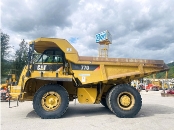 Caminhão fora de estrada CATERPILLAR