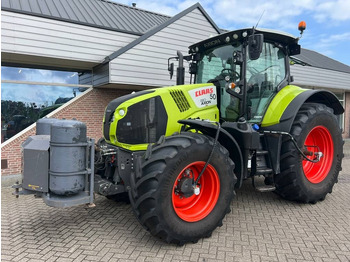 Trator CLAAS Axion 810