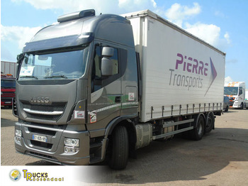 Caminhão com lona IVECO Stralis 510