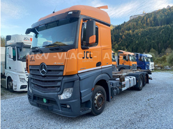 Caminhão transportador de contêineres/ Caixa móvel MERCEDES-BENZ