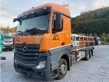 Caminhão transportador de contêineres/ Caixa móvel MERCEDES-BENZ