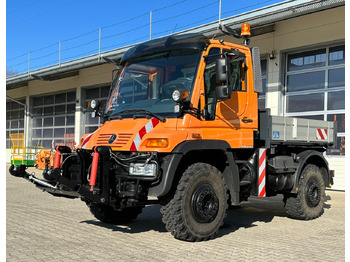 Caminhão basculante UNIMOG U400