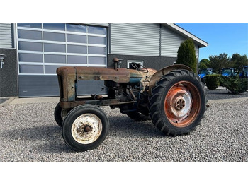 Trator Fordson Major Motoren mangler, men mange god dele.: foto 2