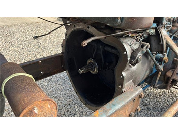 Trator Fordson Major Motoren mangler, men mange god dele.: foto 5
