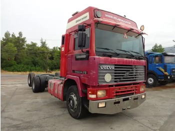 Caminhão chassi VOLVO F12