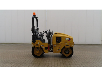 Compactador de asfalto CATERPILLAR