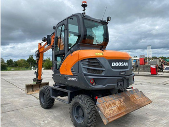 Escavadeira de rodas Doosan DX57W: foto 2