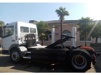 Caminhão MERCEDES-BENZ