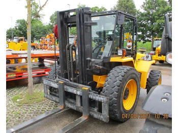 Empilhador todo-o-terreno JCB