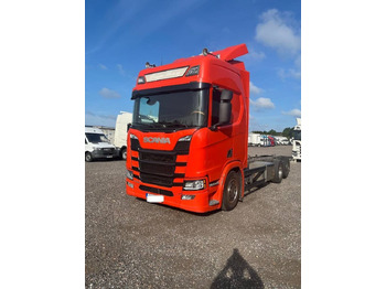 Caminhão chassi SCANIA R 500
