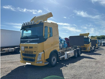 Caminhão transportador de contêineres/ Caixa móvel VOLVO FH 500
