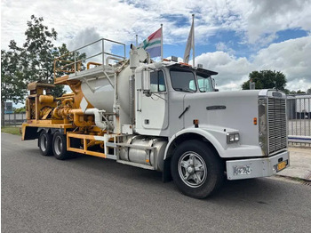 Caminhão chassi FREIGHTLINER